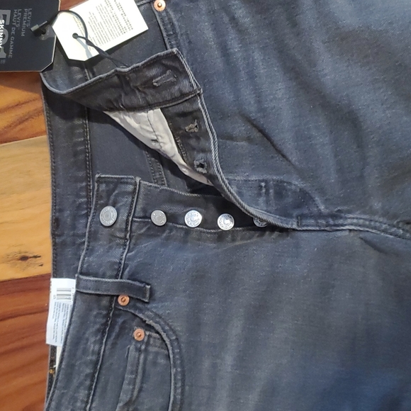 NWT Levi's 501 skinny in dark grey/faded black - Picture 4 of 8